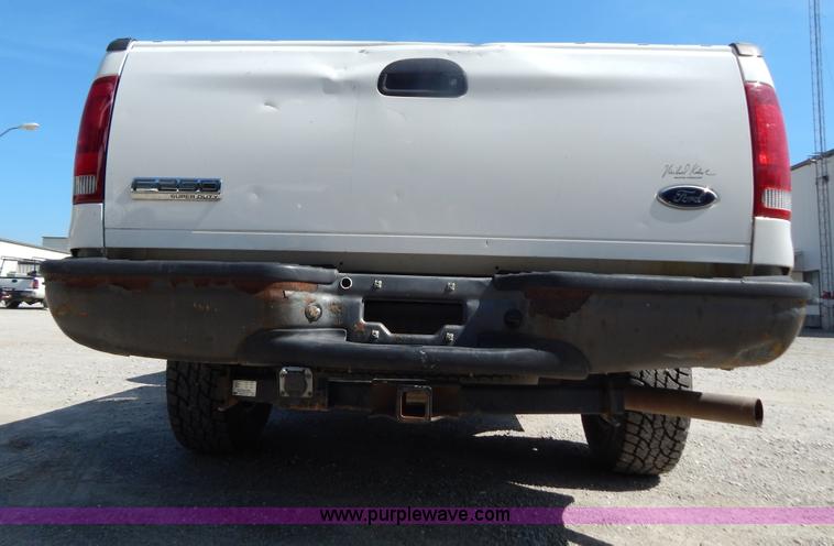 image for item AE9832 2005 Ford F250 pickup truck