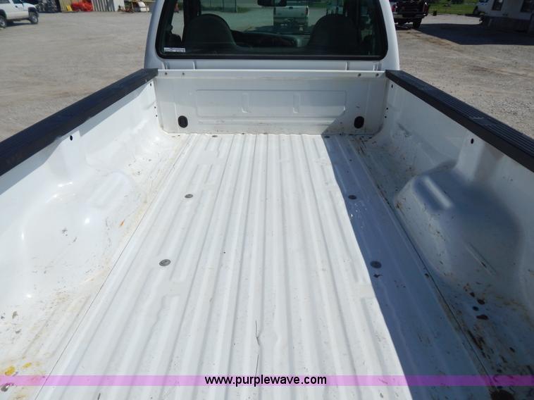 image for item AE9832 2005 Ford F250 pickup truck