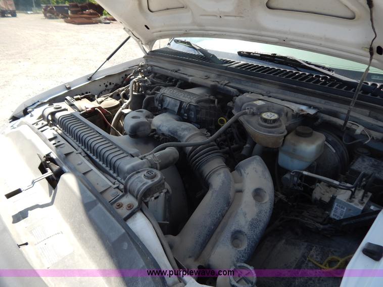 image for item AE9832 2005 Ford F250 pickup truck