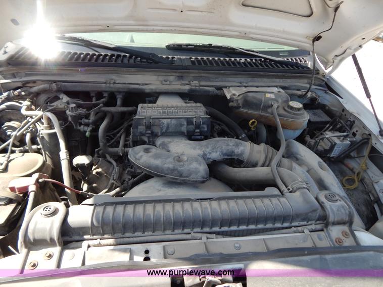 image for item AE9832 2005 Ford F250 pickup truck