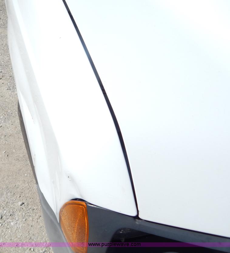 image for item AE9832 2005 Ford F250 pickup truck