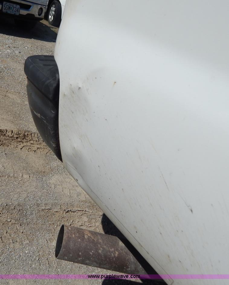 image for item AE9832 2005 Ford F250 pickup truck