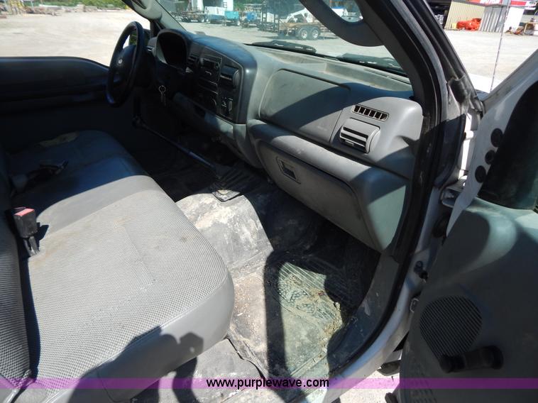 image for item AE9832 2005 Ford F250 pickup truck