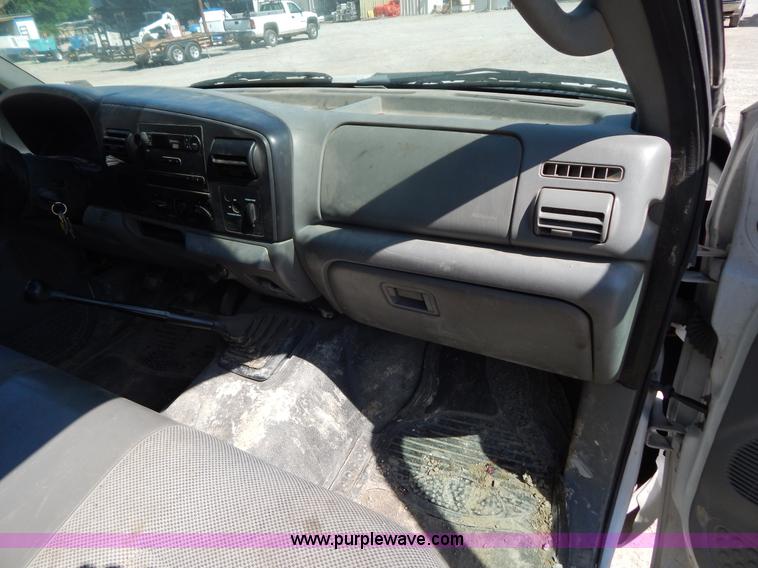 image for item AE9832 2005 Ford F250 pickup truck