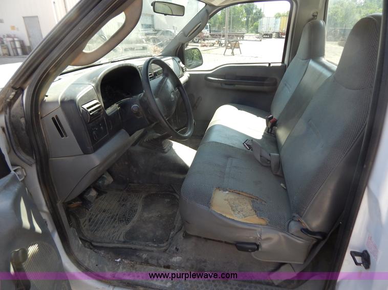 image for item AE9832 2005 Ford F250 pickup truck