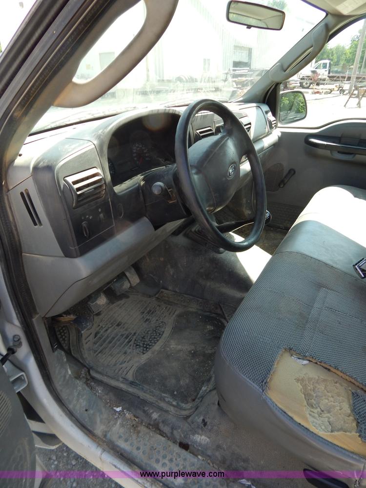 image for item AE9832 2005 Ford F250 pickup truck