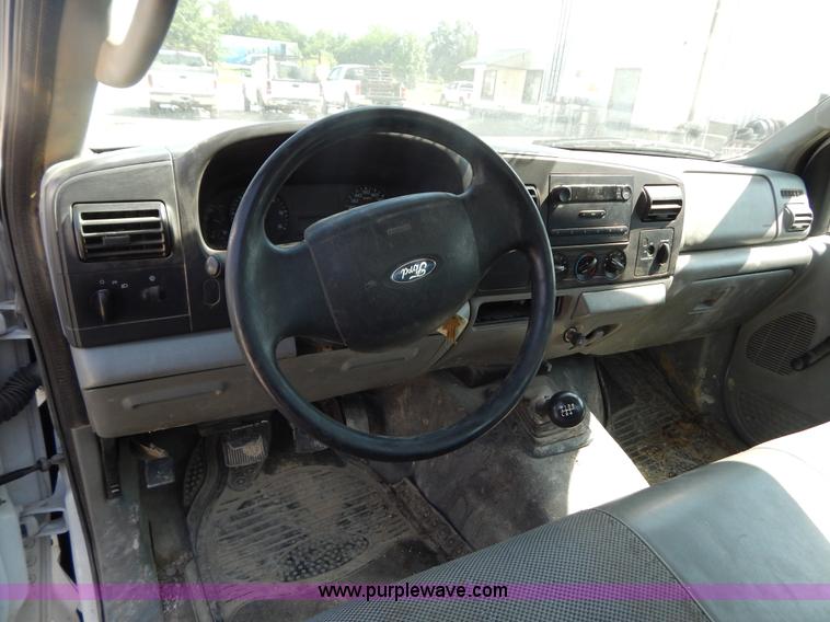 image for item AE9832 2005 Ford F250 pickup truck