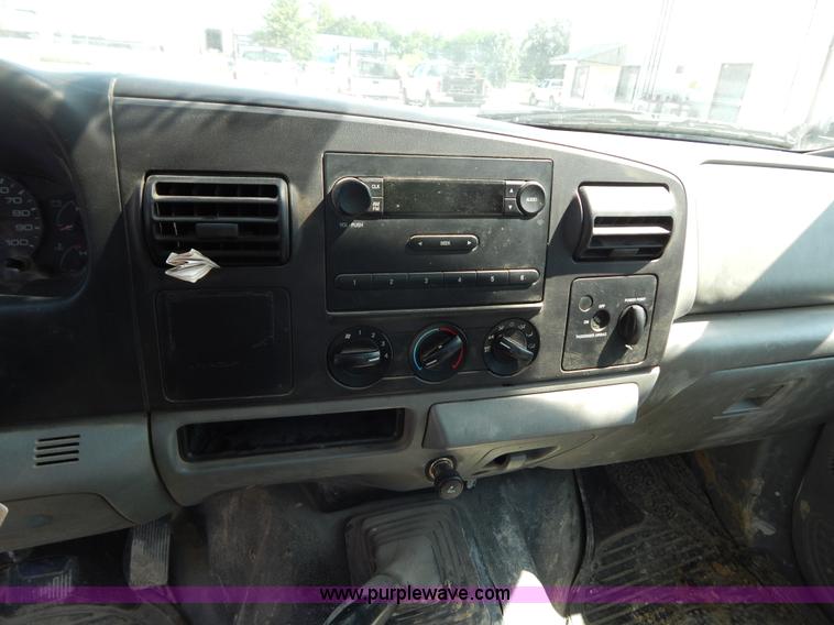 image for item AE9832 2005 Ford F250 pickup truck