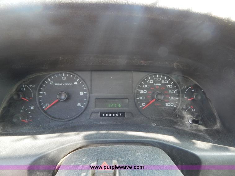 image for item AE9832 2005 Ford F250 pickup truck