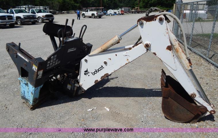 image for item AE9835 Bobcat 709 backhoe attachment