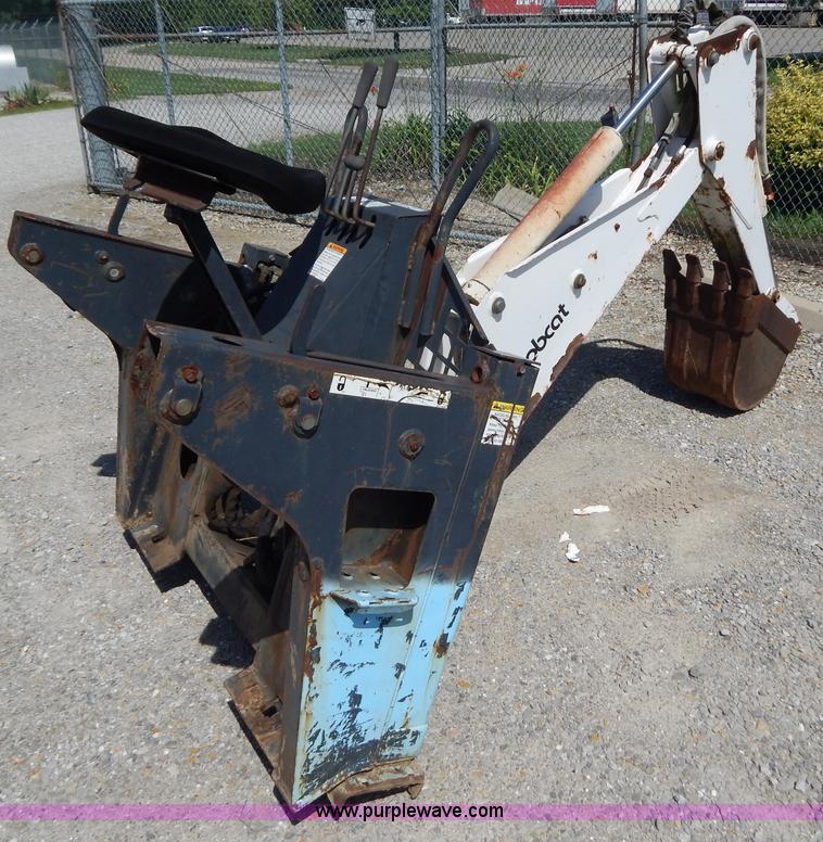 image for item AE9835 Bobcat 709 backhoe attachment