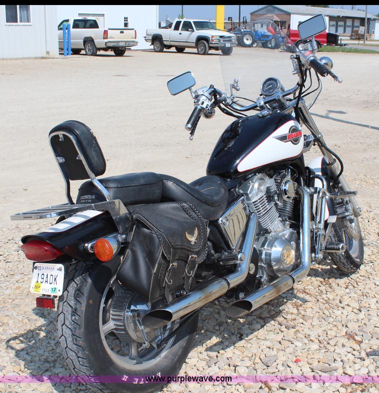 image for item AU9163 1994 Honda VT1100 Shadow motorcycle