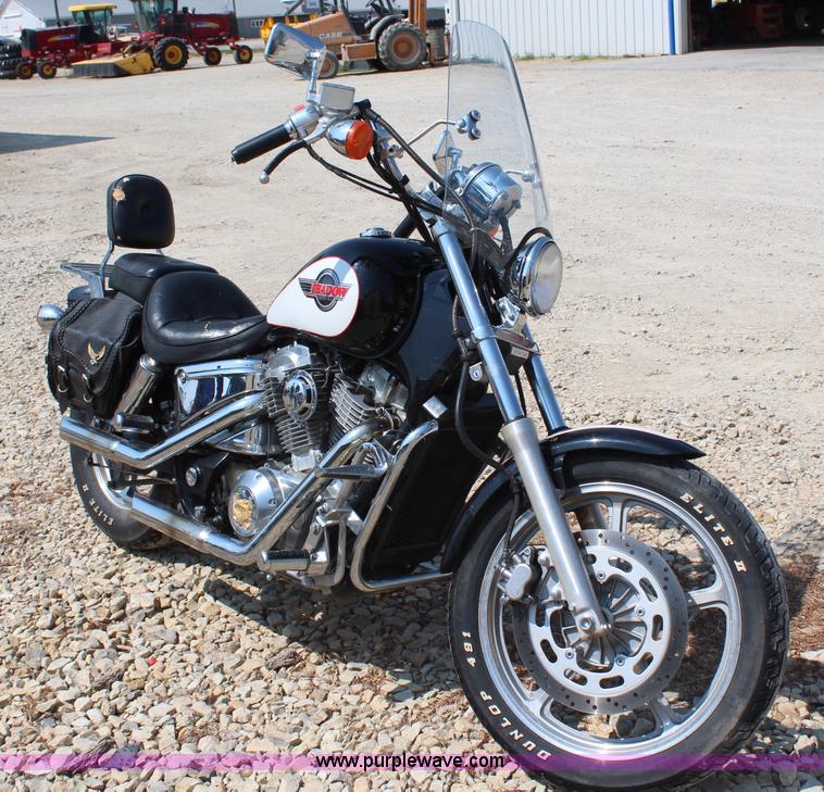 image for item AU9163 1994 Honda VT1100 Shadow motorcycle