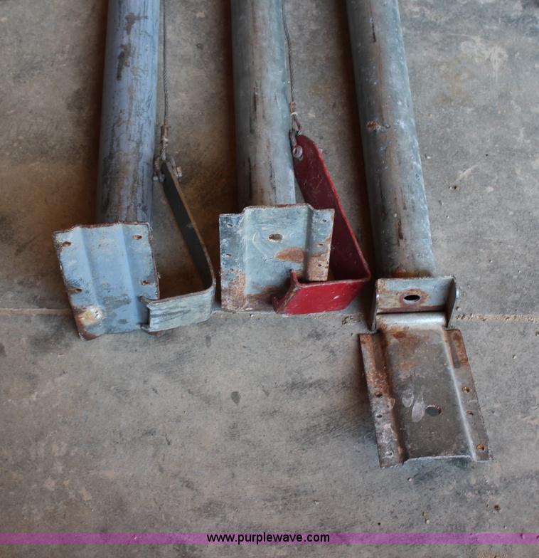 (3) Proctor wall jacks in Wathena, KS Item AU9186 sold Purple Wave