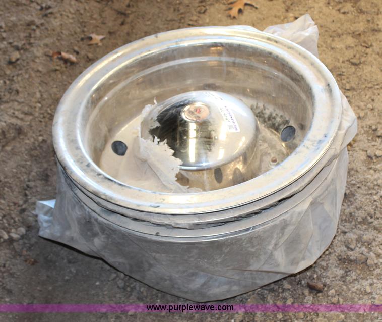 (4) 22.5 chrome wheel covers in Kansas City, KS Item AU9197 sold Purple Wave