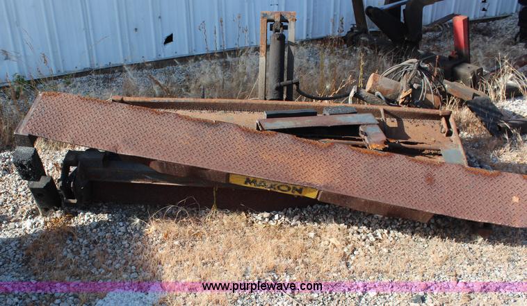 image for item AU9206 Maxon lift gate