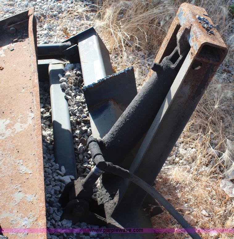 image for item AU9206 Maxon lift gate