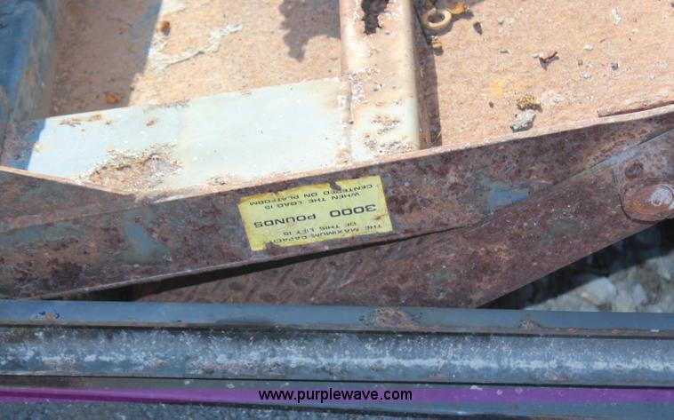 image for item AU9206 Maxon lift gate