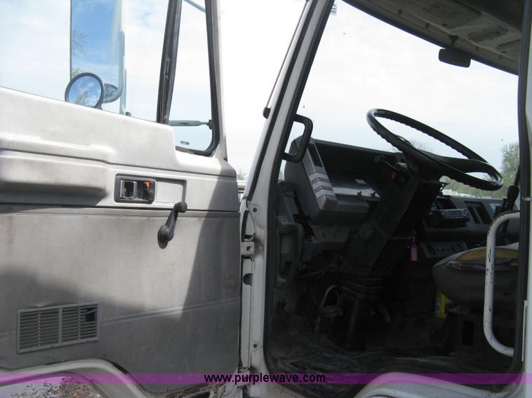 image for item E3446 1986 GMC W7 forward box truck