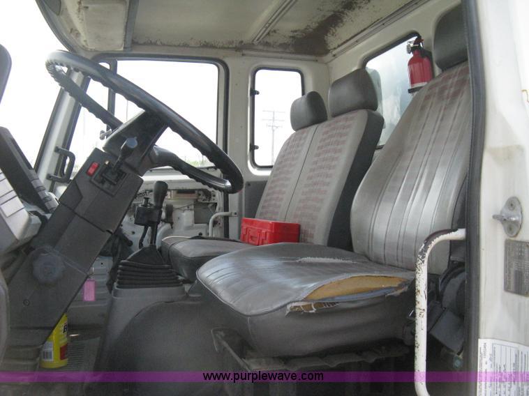 image for item E3446 1986 GMC W7 forward box truck