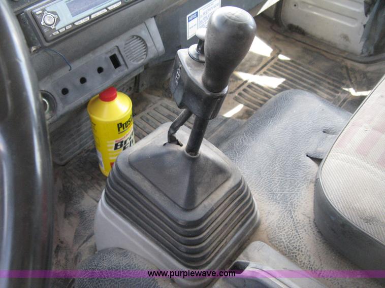 image for item E3446 1986 GMC W7 forward box truck