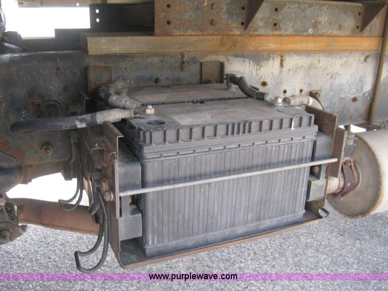 image for item E3446 1986 GMC W7 forward box truck