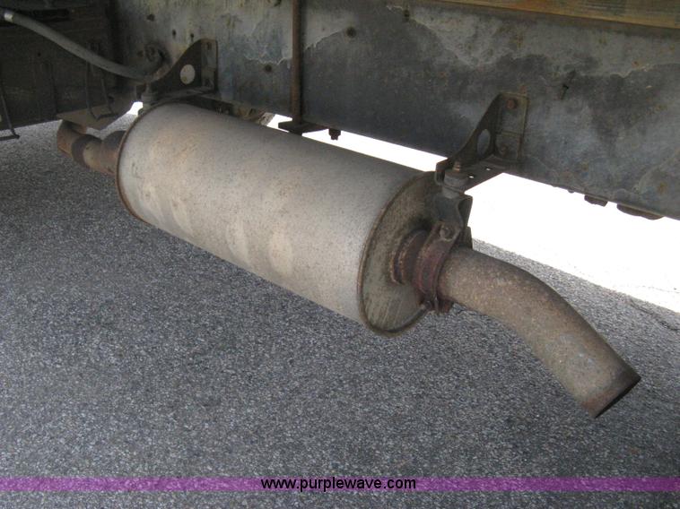 image for item E3446 1986 GMC W7 forward box truck