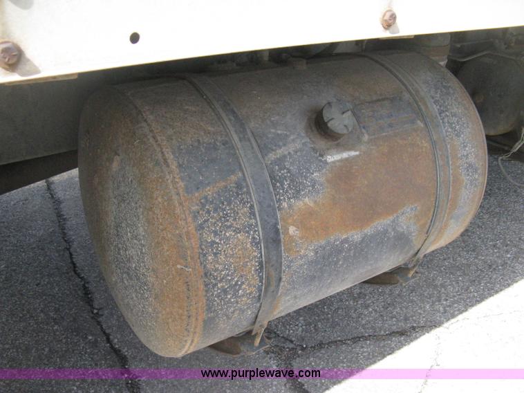 image for item E3446 1986 GMC W7 forward box truck