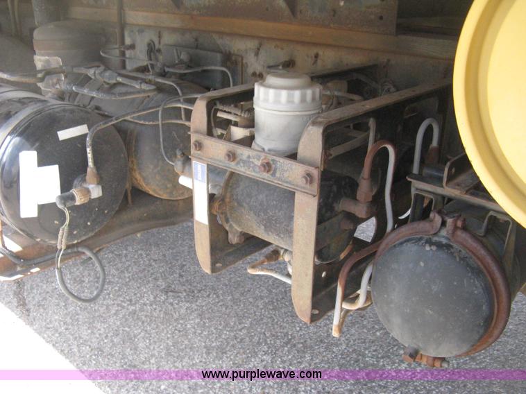 image for item E3446 1986 GMC W7 forward box truck