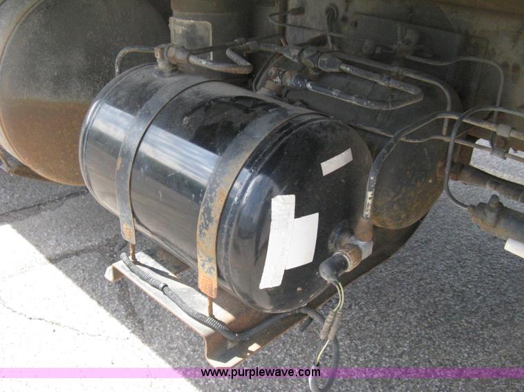 image for item E3446 1986 GMC W7 forward box truck