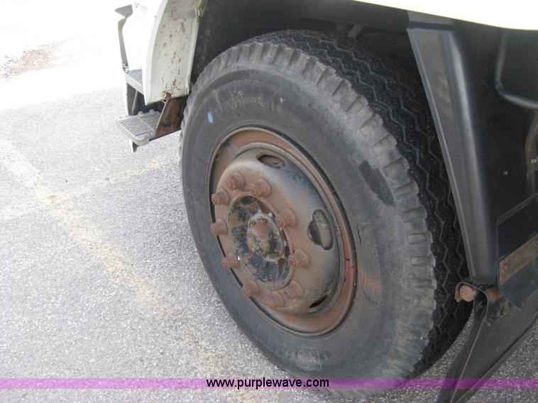 image for item E3446 1986 GMC W7 forward box truck