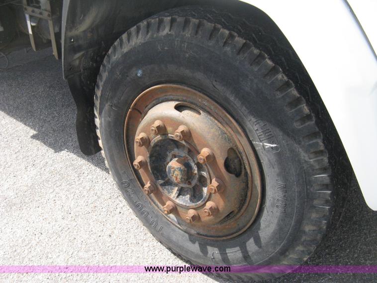 image for item E3446 1986 GMC W7 forward box truck