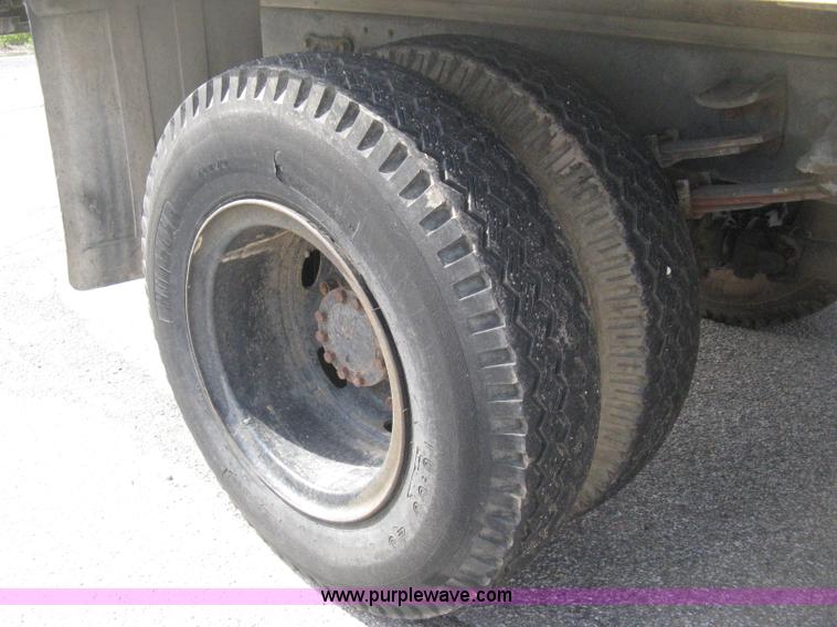 image for item E3446 1986 GMC W7 forward box truck