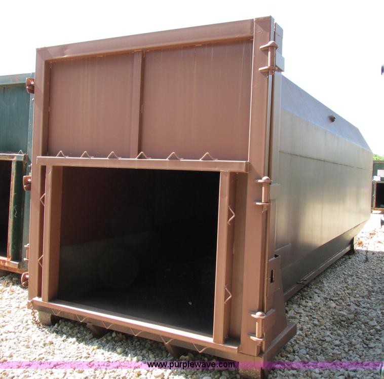 image for item F5137 2002 McClain Ez-Pack roll-off container