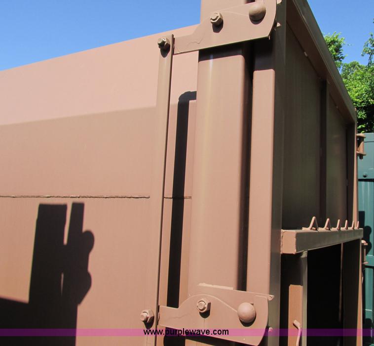 image for item F5137 2002 McClain Ez-Pack roll-off container