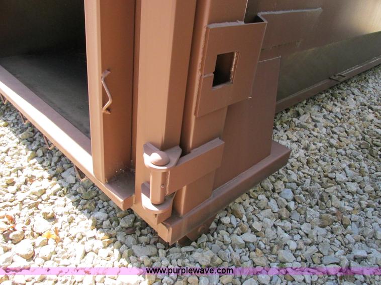 image for item F5137 2002 McClain Ez-Pack roll-off container