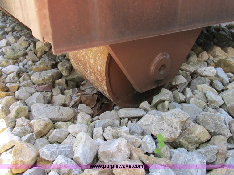 image for item F5137 2002 McClain Ez-Pack roll-off container