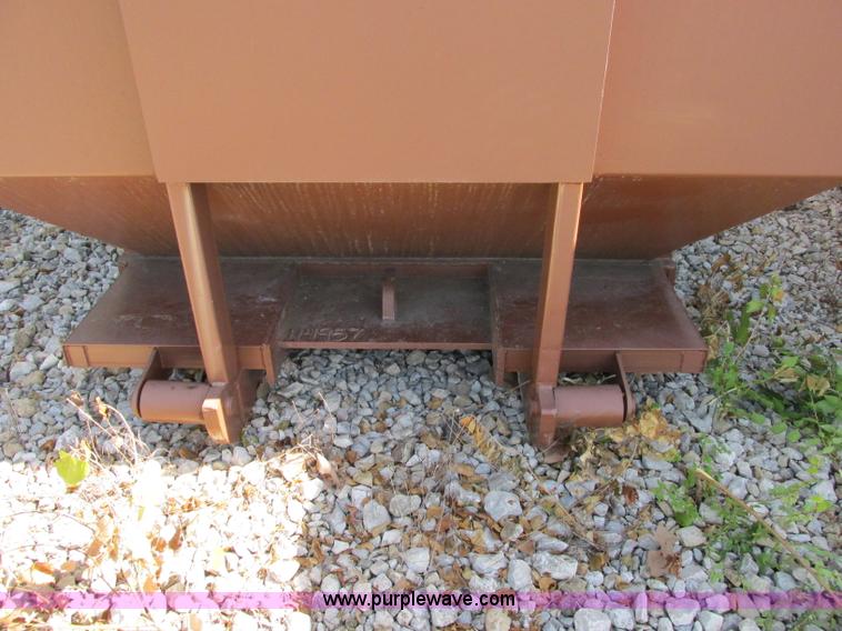 image for item F5137 2002 McClain Ez-Pack roll-off container