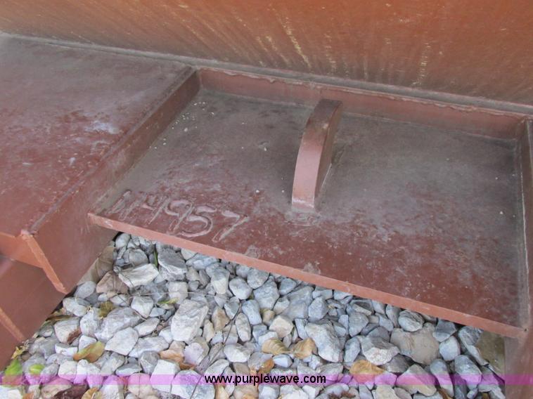 image for item F5137 2002 McClain Ez-Pack roll-off container