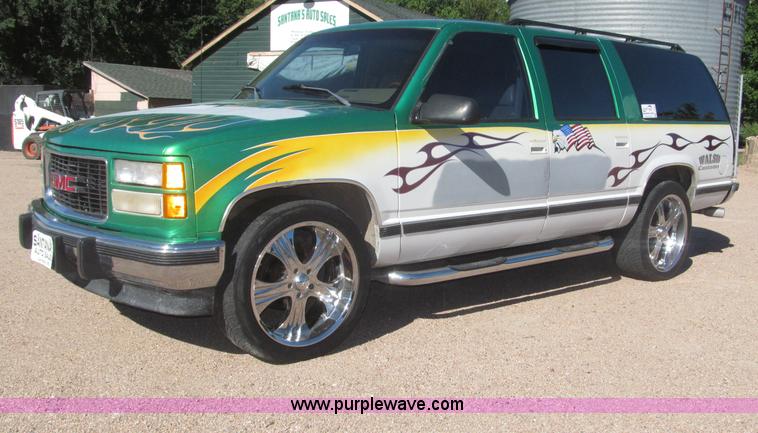 image for item F7002 1993 Chevrolet Suburban SUV