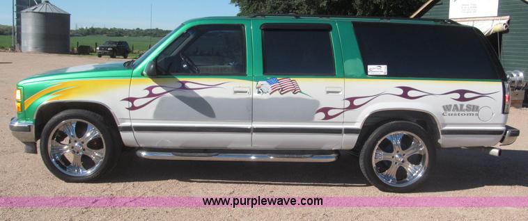 image for item F7002 1993 Chevrolet Suburban SUV
