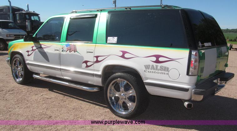 image for item F7002 1993 Chevrolet Suburban SUV