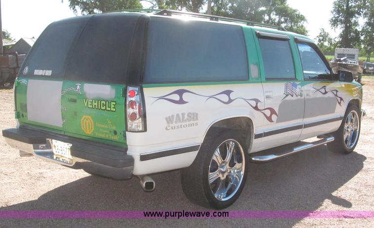 image for item F7002 1993 Chevrolet Suburban SUV