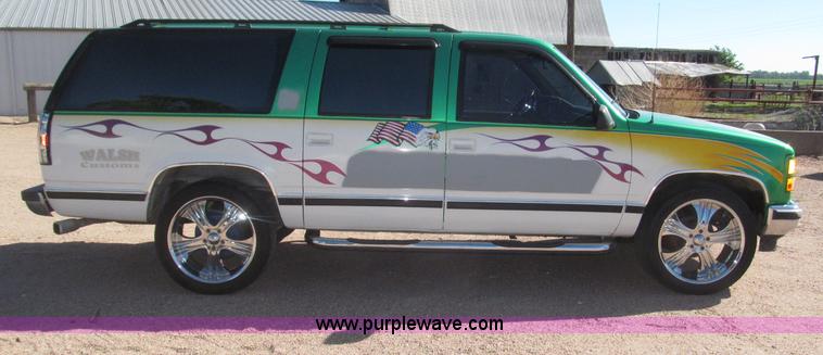 image for item F7002 1993 Chevrolet Suburban SUV