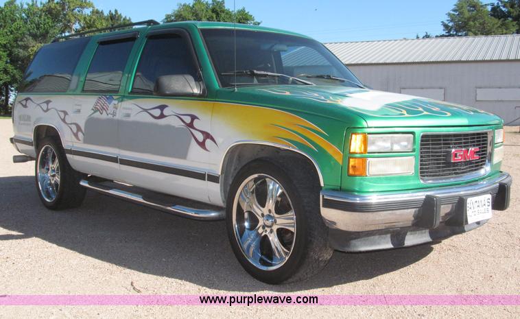 image for item F7002 1993 Chevrolet Suburban SUV