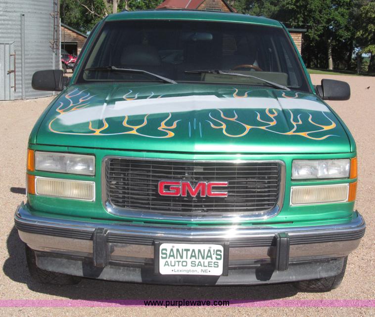 image for item F7002 1993 Chevrolet Suburban SUV