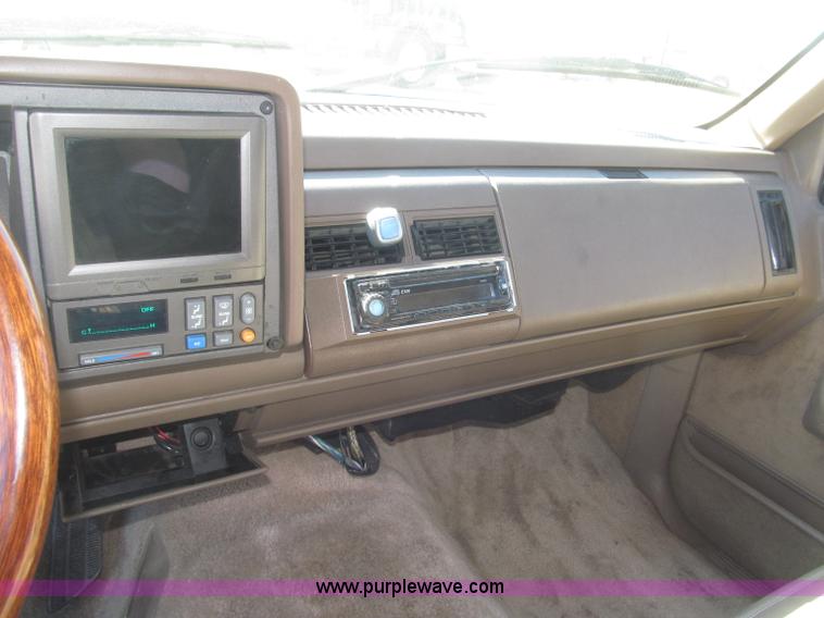 image for item F7002 1993 Chevrolet Suburban SUV