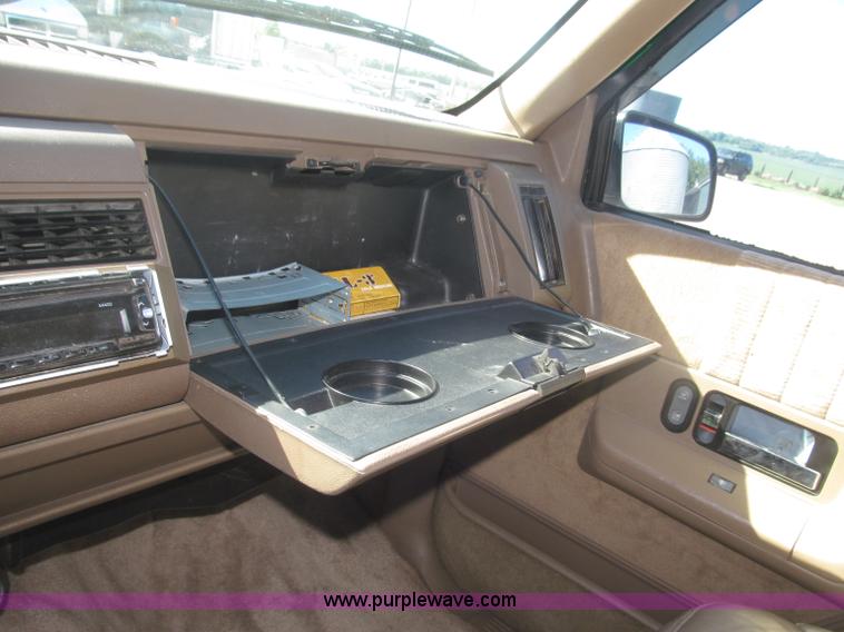 image for item F7002 1993 Chevrolet Suburban SUV