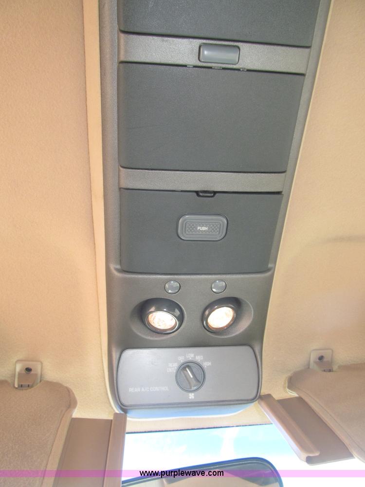 image for item F7002 1993 Chevrolet Suburban SUV