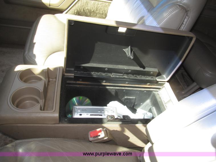 image for item F7002 1993 Chevrolet Suburban SUV